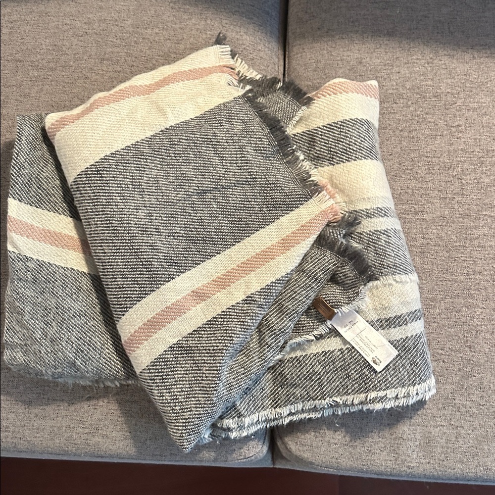 Roots Wrap Pre owned
